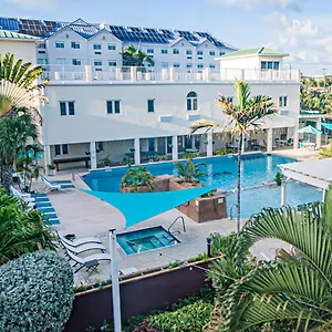 seven-mile-beach-resort-club.comcaribbean.com/